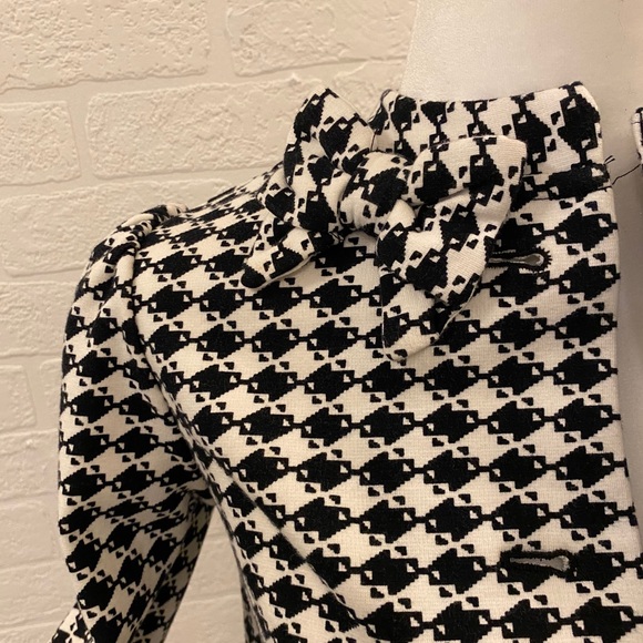 Girls black and white checkered blazer. - Picture 2 of 7